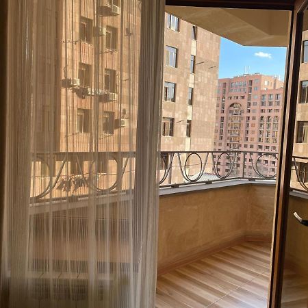 Superior Apt. With Balcony On Aram Street Apartment Yerevan Luaran gambar