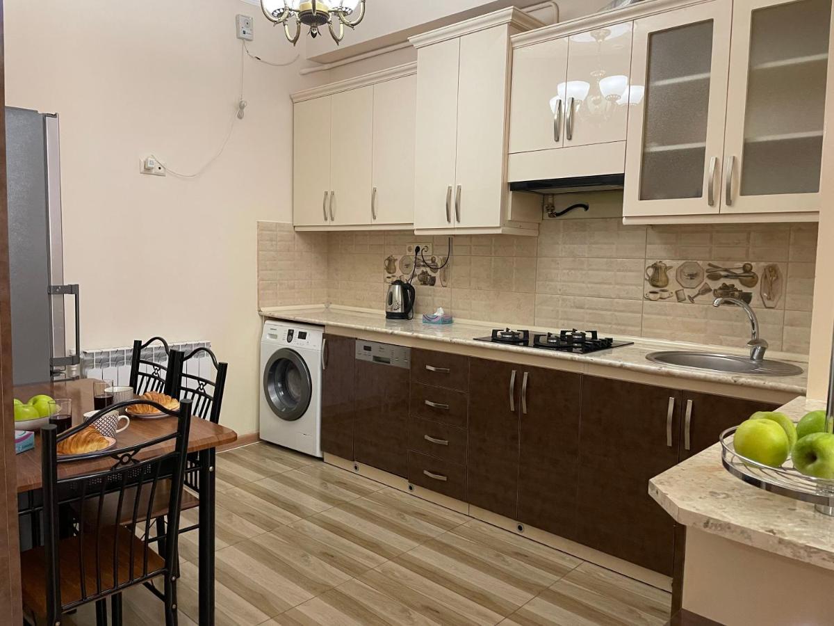 Superior Apt. With Balcony On Aram Street Apartment Yerevan Luaran gambar