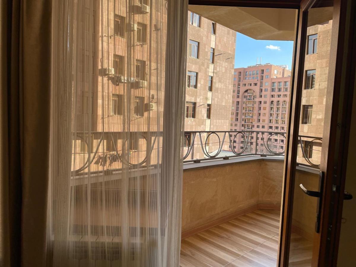 Superior Apt. With Balcony On Aram Street Apartment Yerevan Luaran gambar