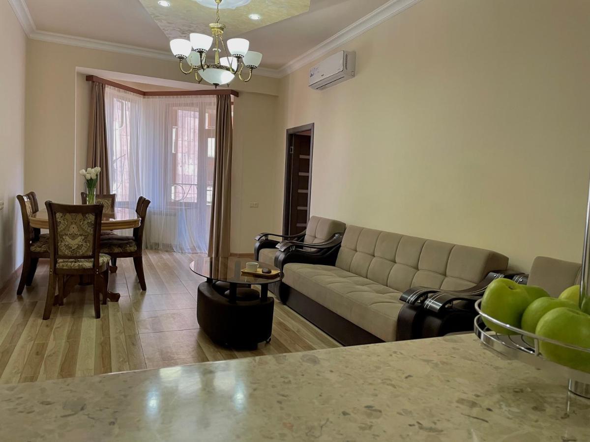 Superior Apt. With Balcony On Aram Street Apartment Yerevan Luaran gambar