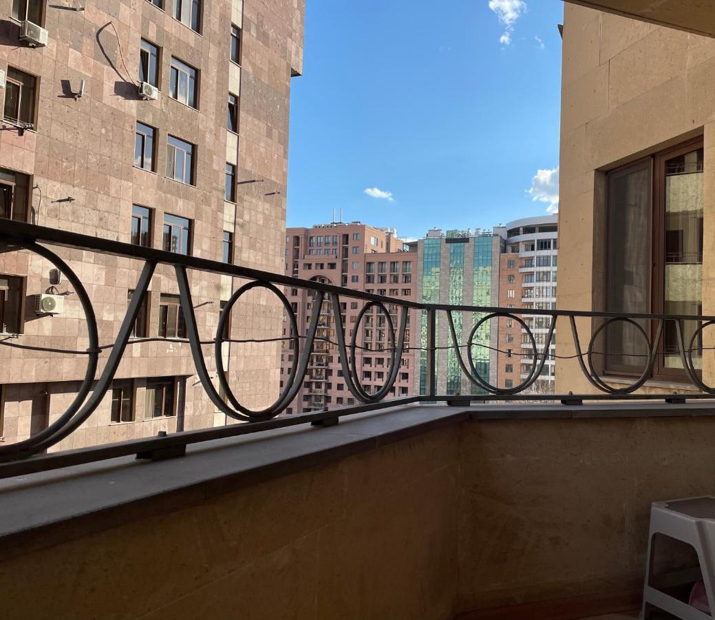 Superior Apt. With Balcony On Aram Street Apartment Yerevan Luaran gambar